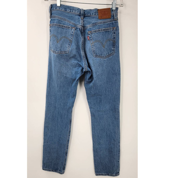 Women's‎ Levis 501 Straight Leg Medium Wash Jeans Distressed Size 27 Button Fly - Picture 2 of 11